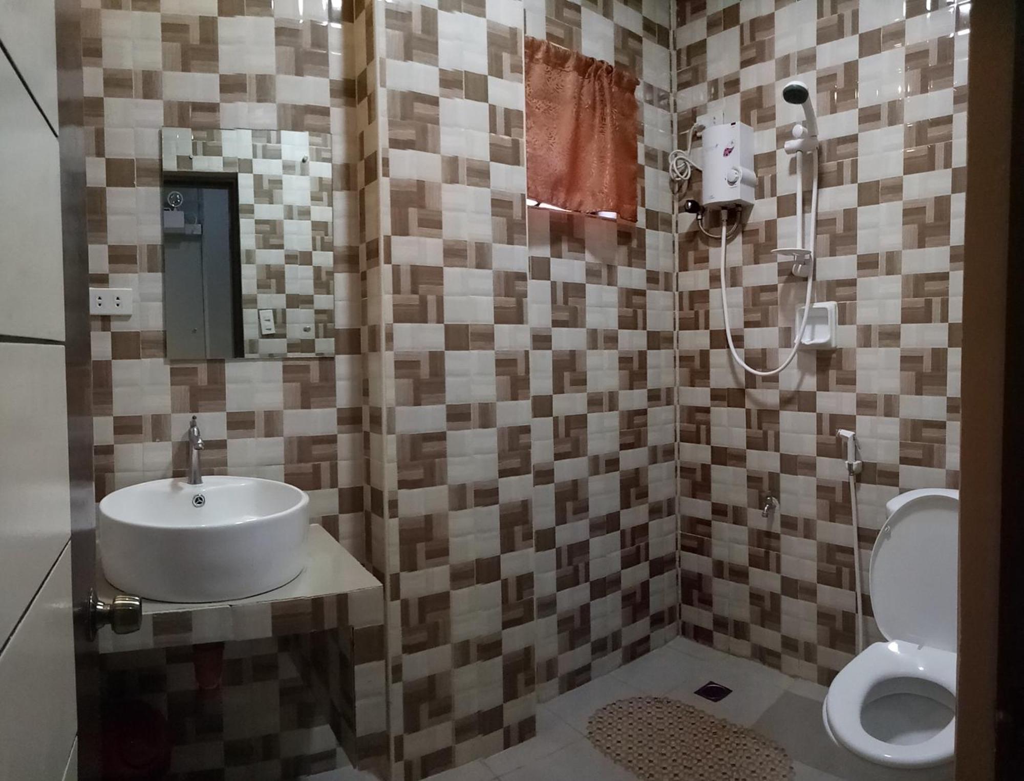 Elizabeth Hotel - Naga Pili  Экстерьер фото