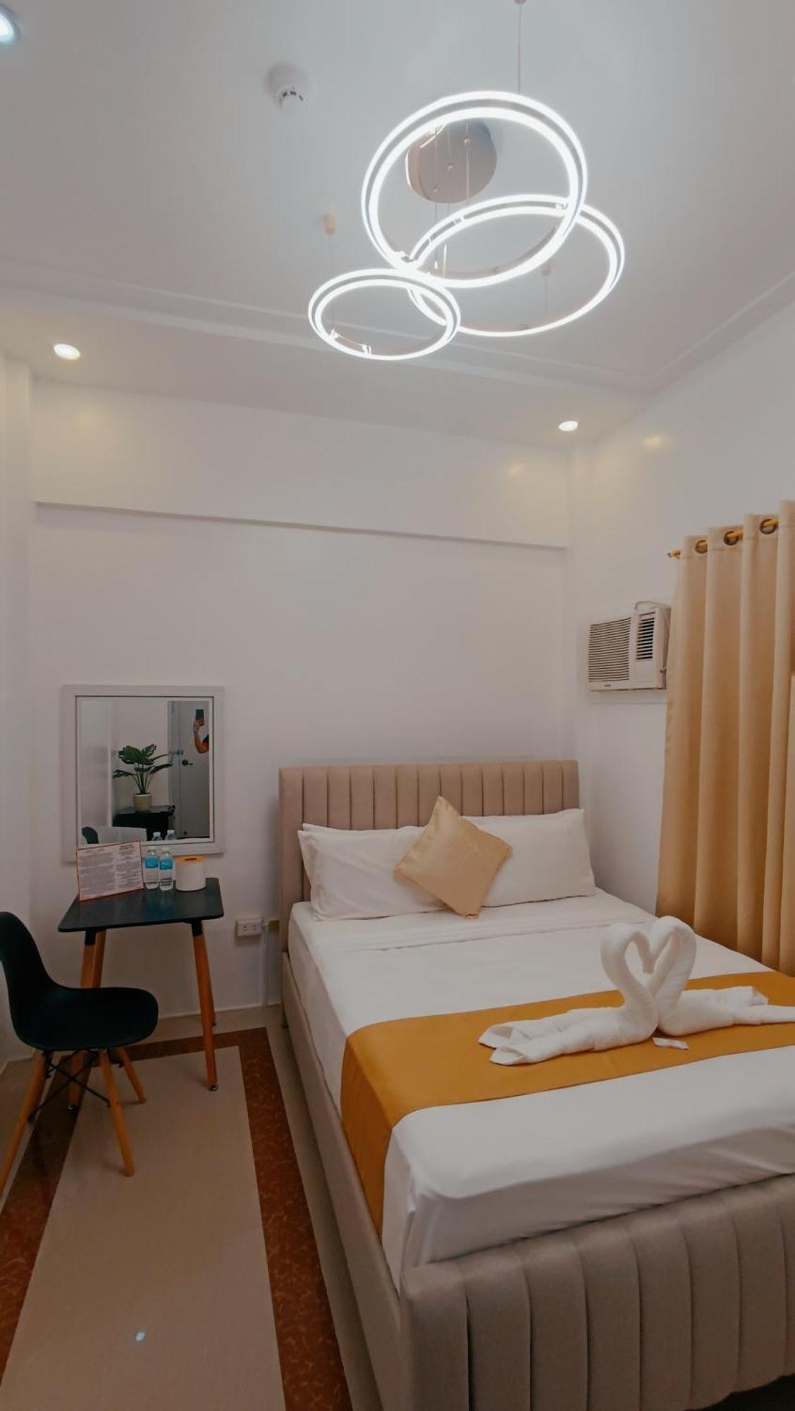 Elizabeth Hotel - Naga Pili  Экстерьер фото