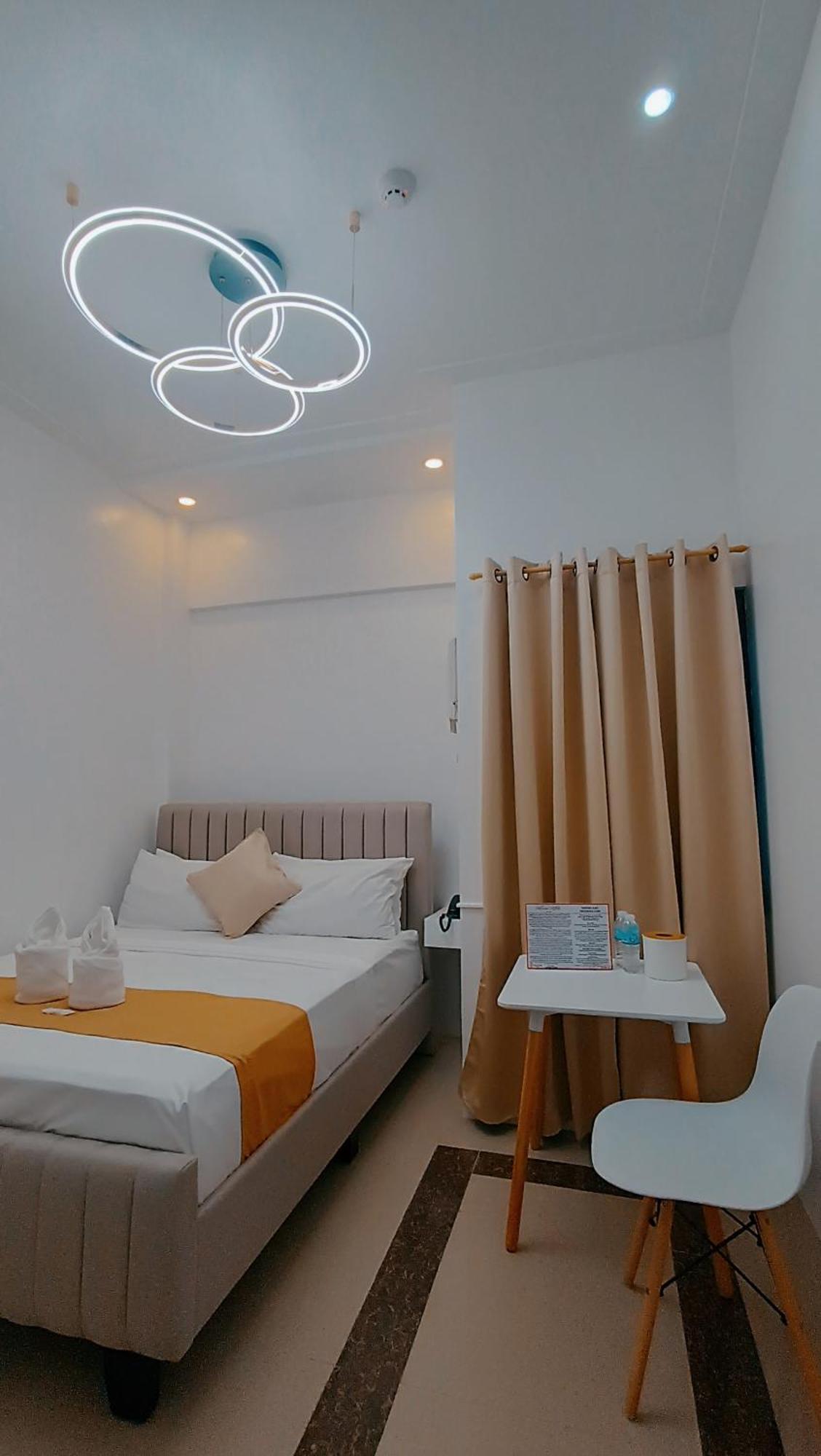 Elizabeth Hotel - Naga Pili  Экстерьер фото