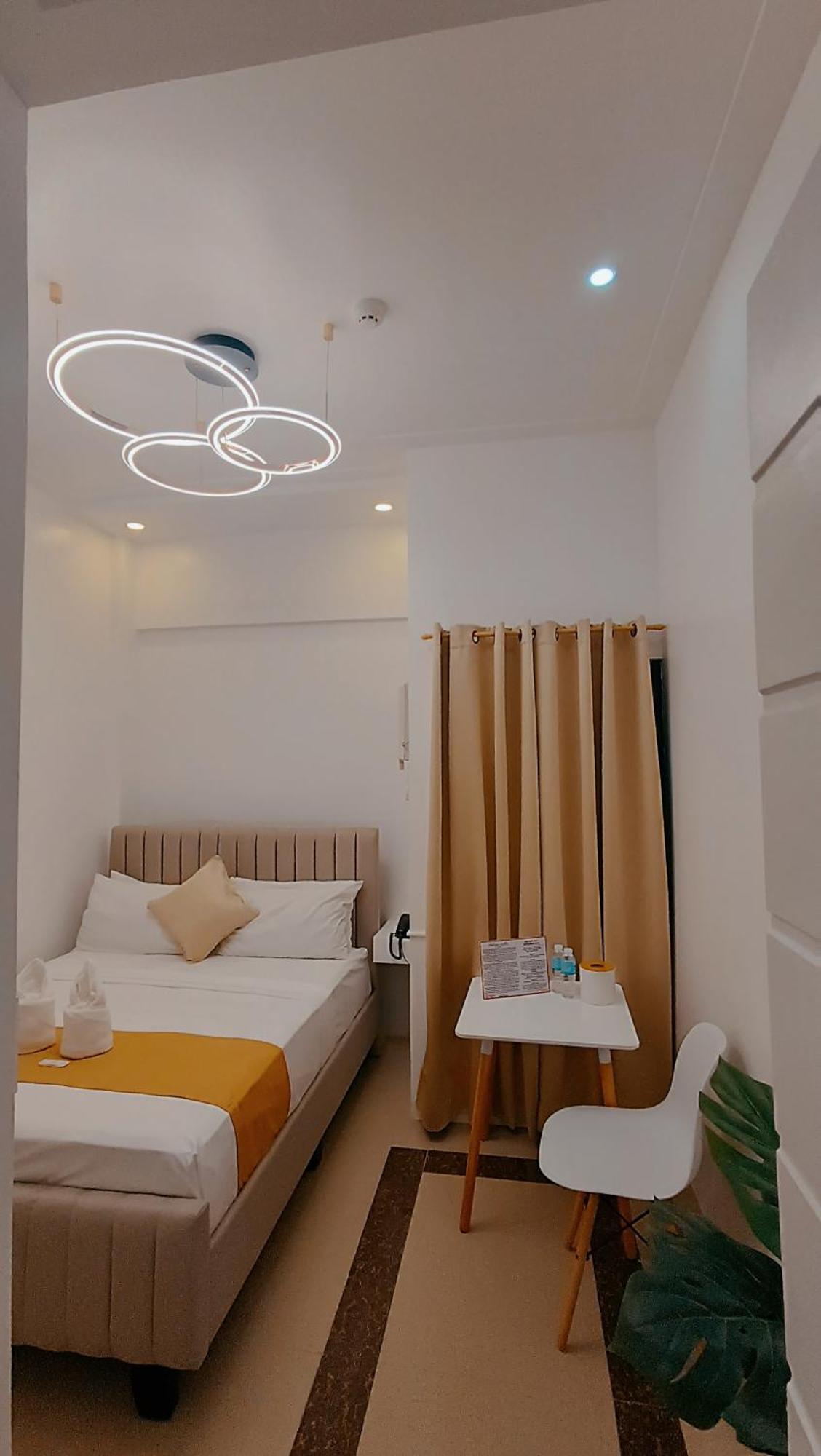 Elizabeth Hotel - Naga Pili  Экстерьер фото