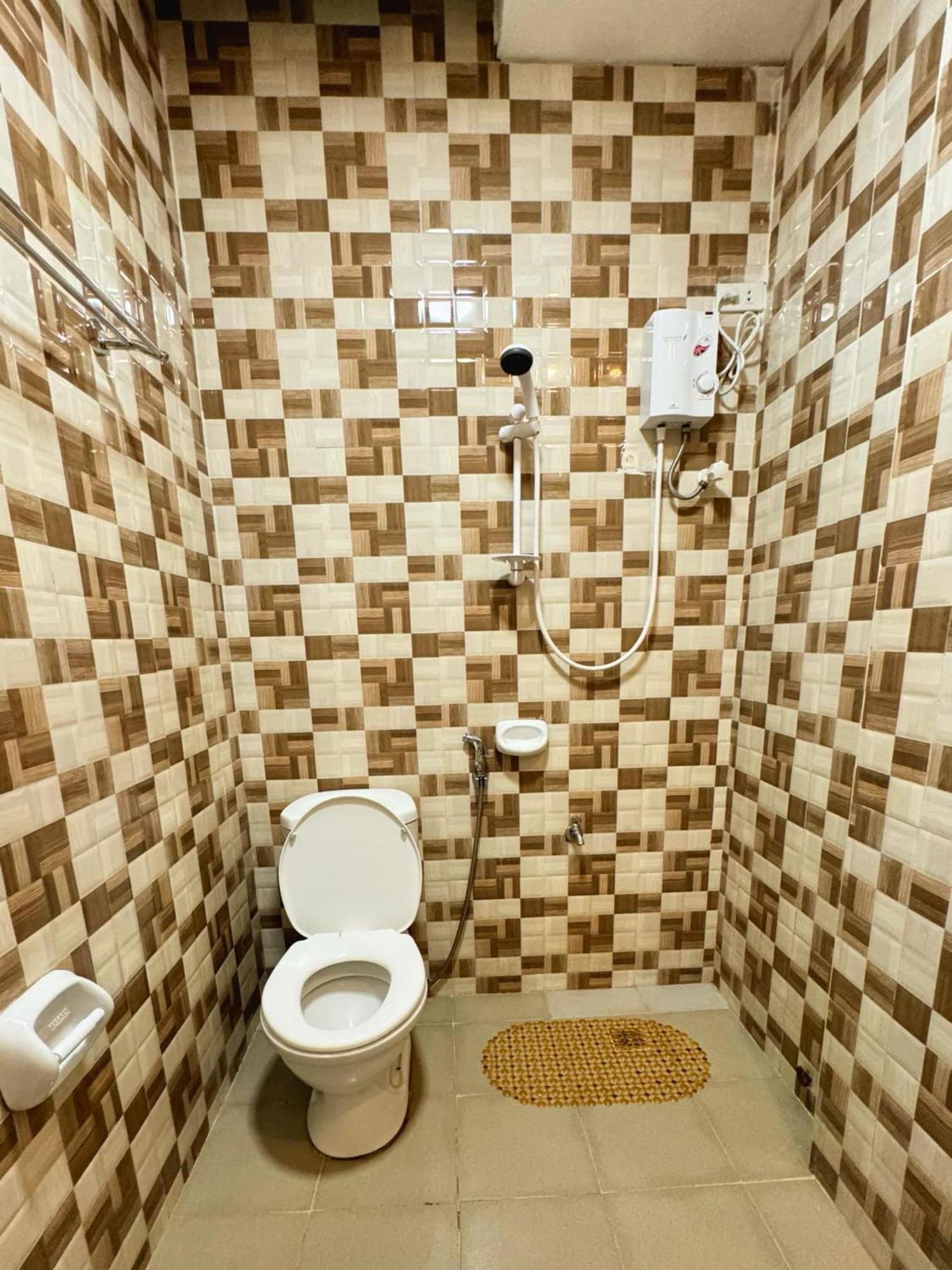 Elizabeth Hotel - Naga Pili  Экстерьер фото
