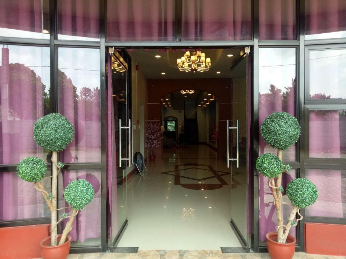 Elizabeth Hotel - Naga Pili  Экстерьер фото